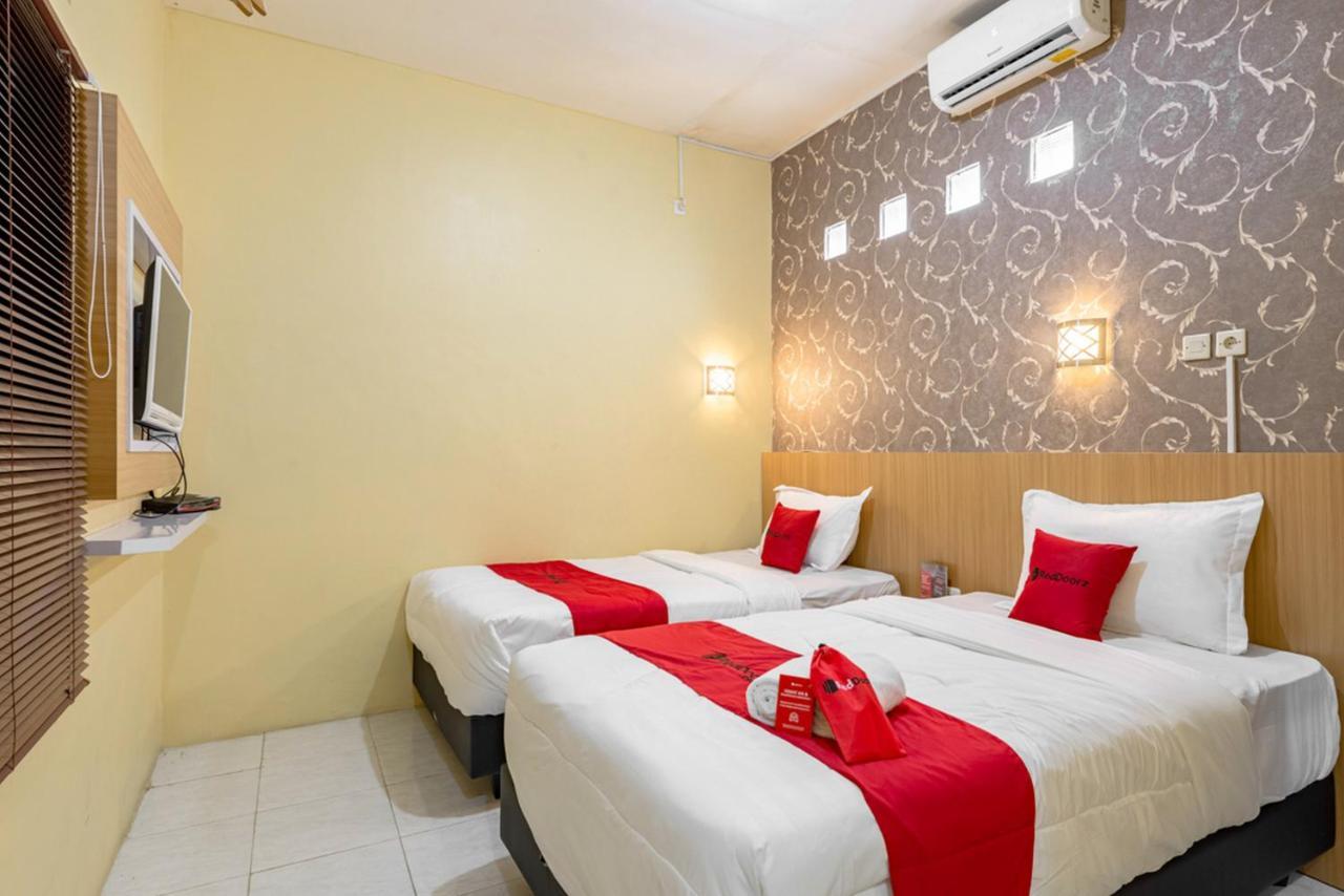 Reddoorz Near Dino Park Malang Exterior foto