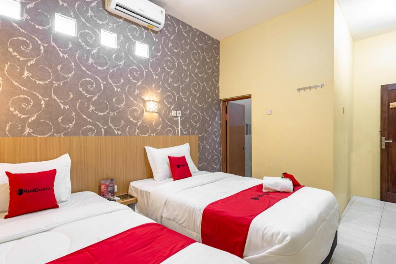 Reddoorz Near Dino Park Malang Exterior foto